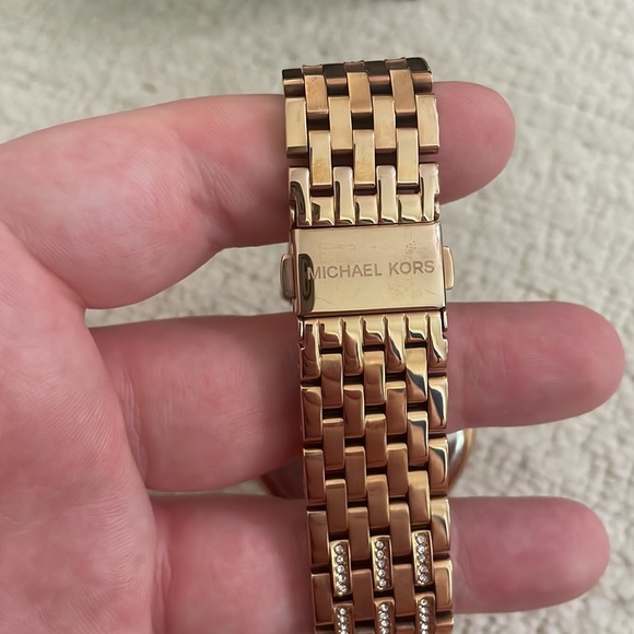 Michael Kors rose gold watch mother of pearl faceplate - Picture 3 of 7